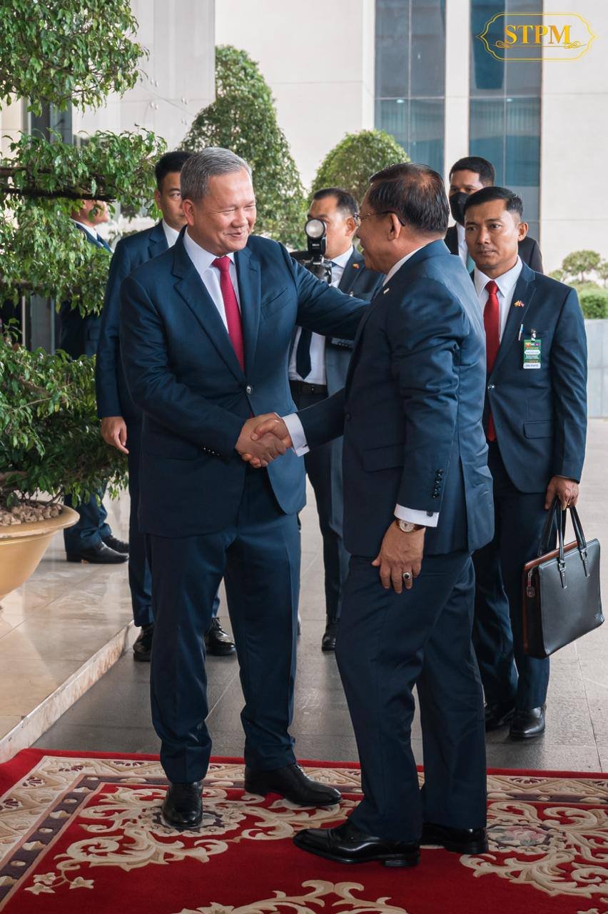 洪玛奈与缅甸领导人举行双边会谈