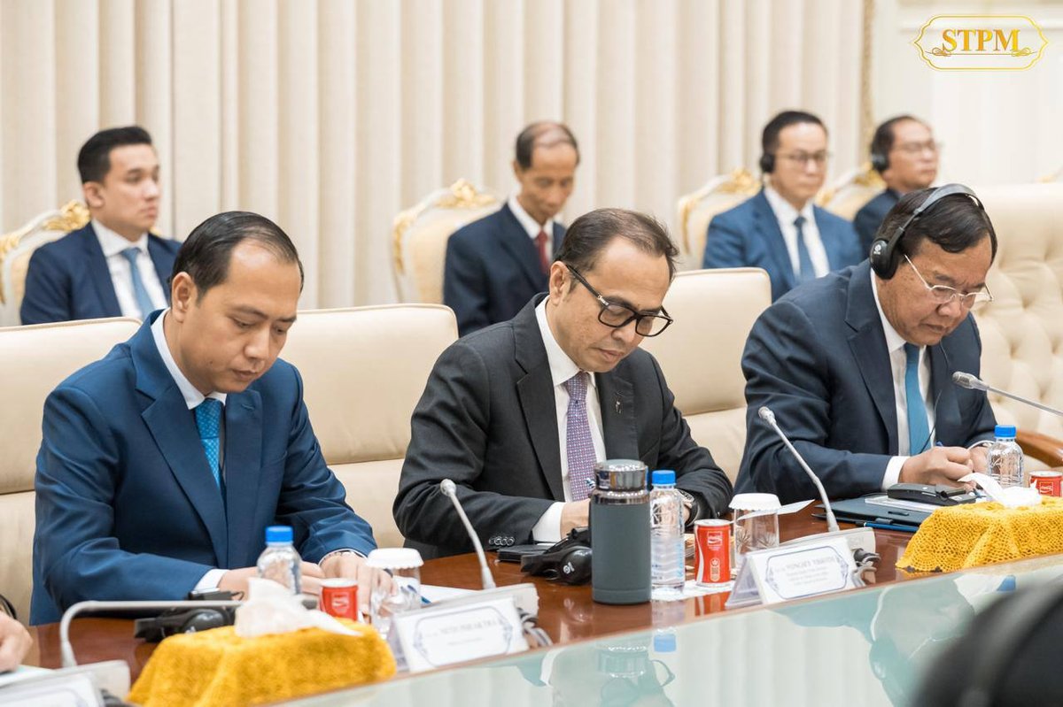 洪玛奈与缅甸领导人举行双边会谈