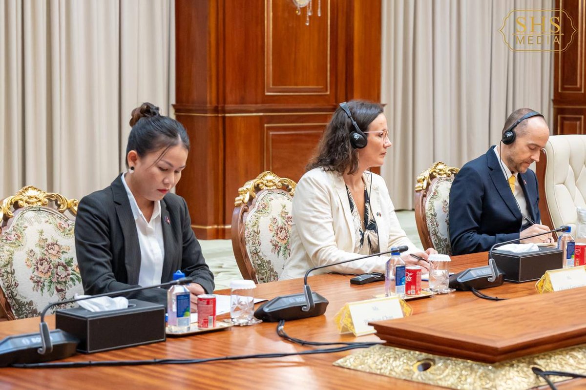 代国家元首洪森在金边会见欧盟驻柬埔寨大使兼缅甸特使，双方就缅