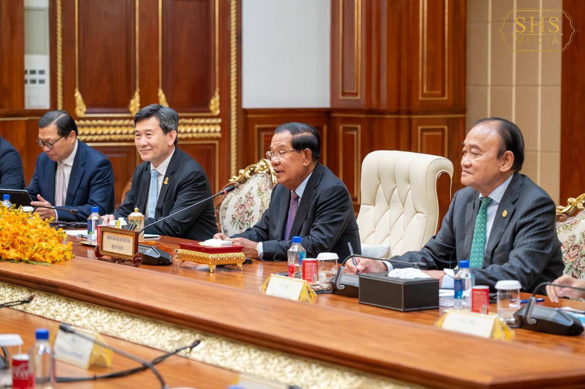 代国家元首洪森在金边会见欧盟驻柬埔寨大使兼缅甸特使，双方就缅