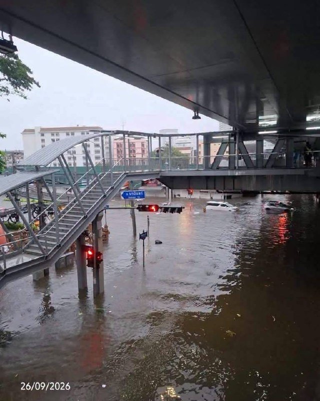 曼谷遭遇强降雨引发严重内涝