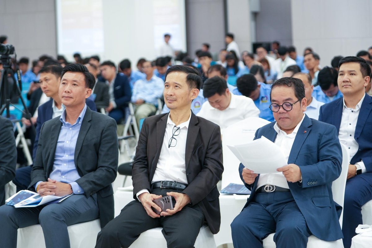 洪玛尼出席第六届柬埔寨4.0论坛 探讨AI对就业影响