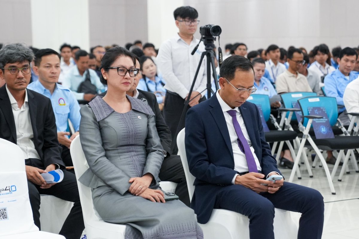洪玛尼出席第六届柬埔寨4.0论坛 探讨AI对就业影响