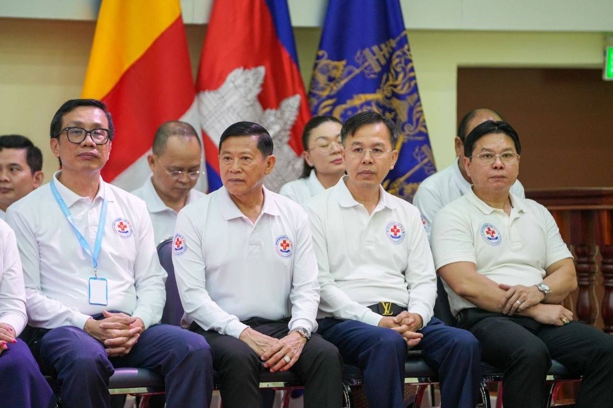 洪玛尼出席柬埔寨青年联合会志愿者医生座谈会