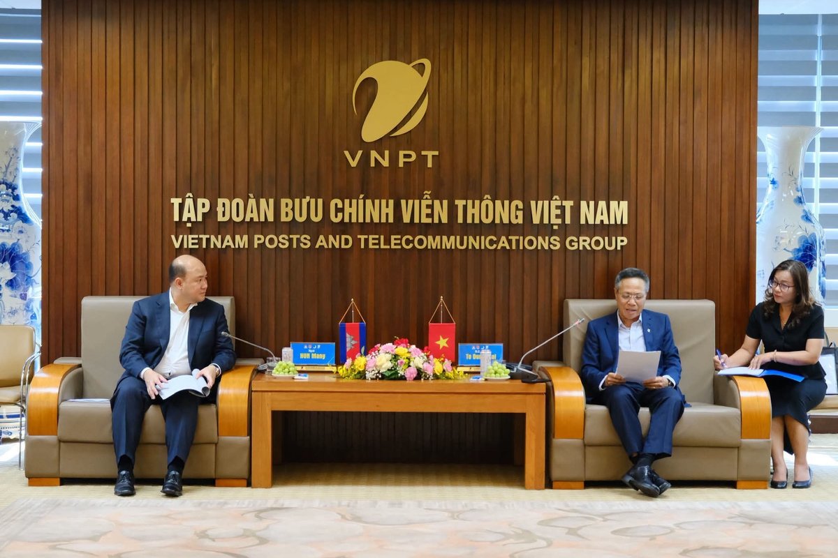 洪玛尼率团访问越南VNPT 考察数字政府管理
