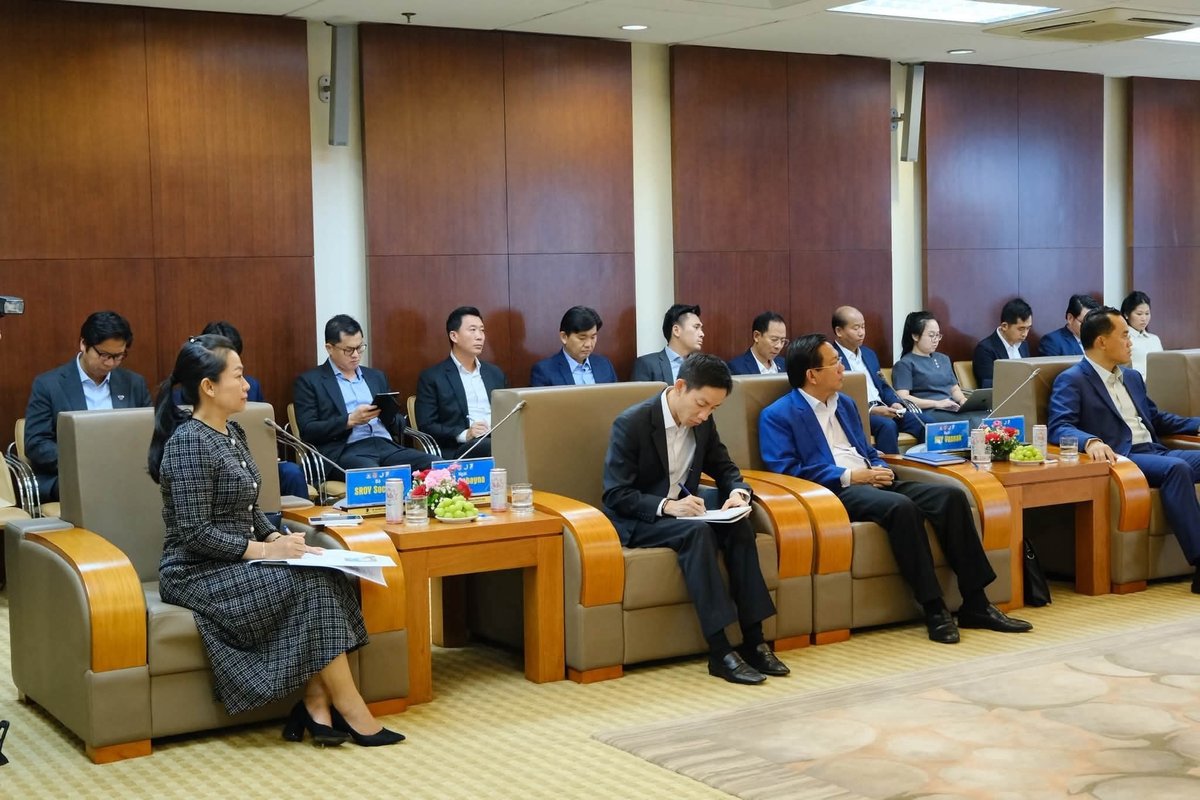 洪玛尼率团访问越南VNPT 考察数字政府管理