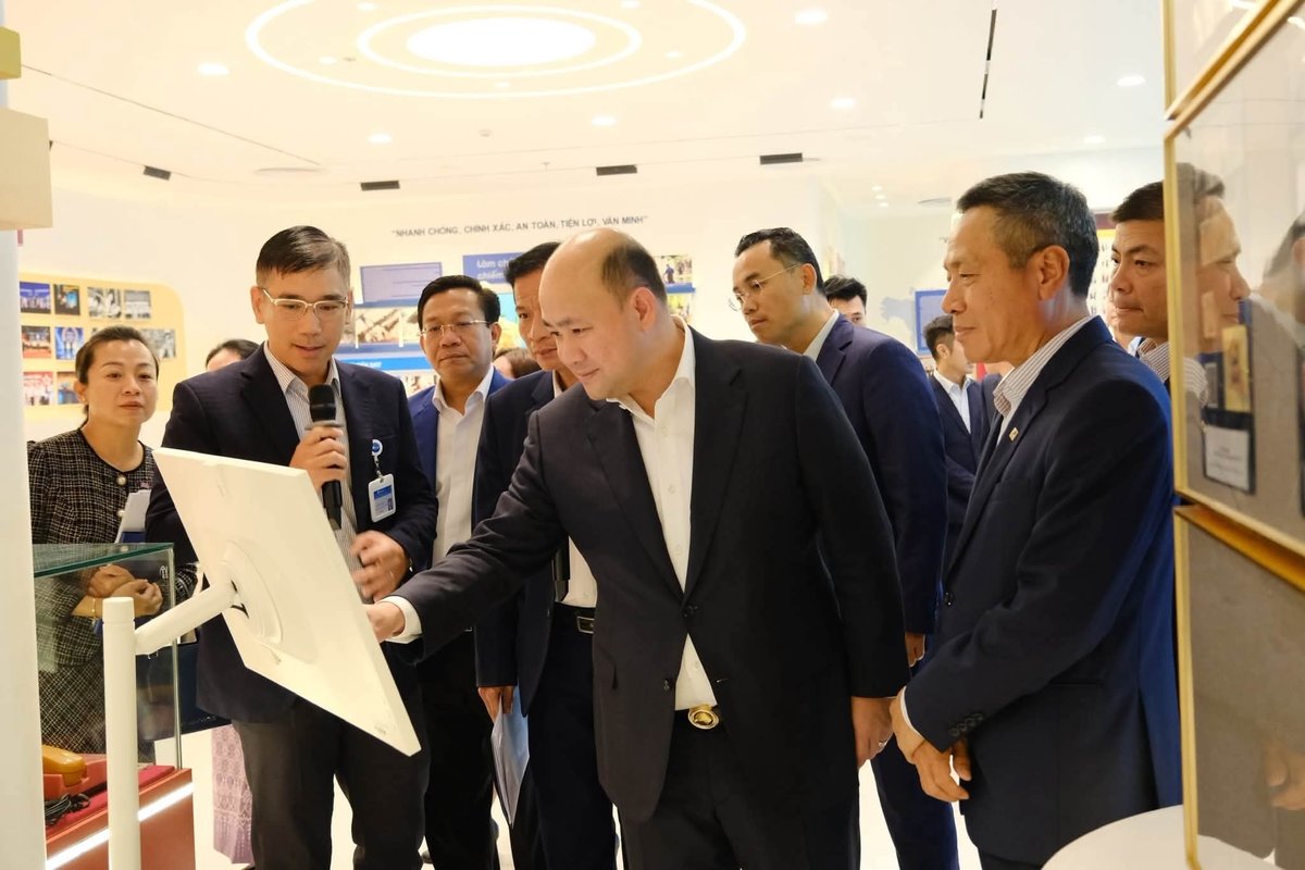洪玛尼率团访问越南VNPT 考察数字政府管理