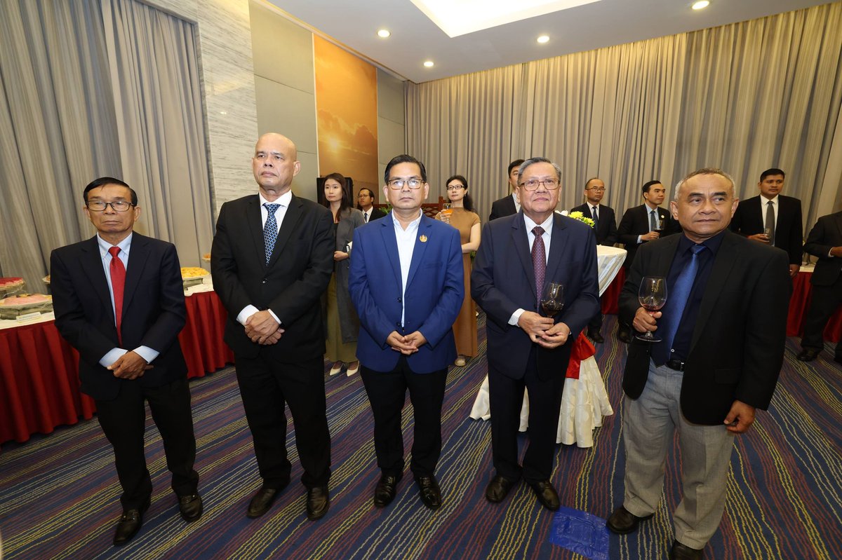 柬埔寨新闻部部长涅帕达与朝鲜驻柬埔寨代办共同出席朝鲜建国78