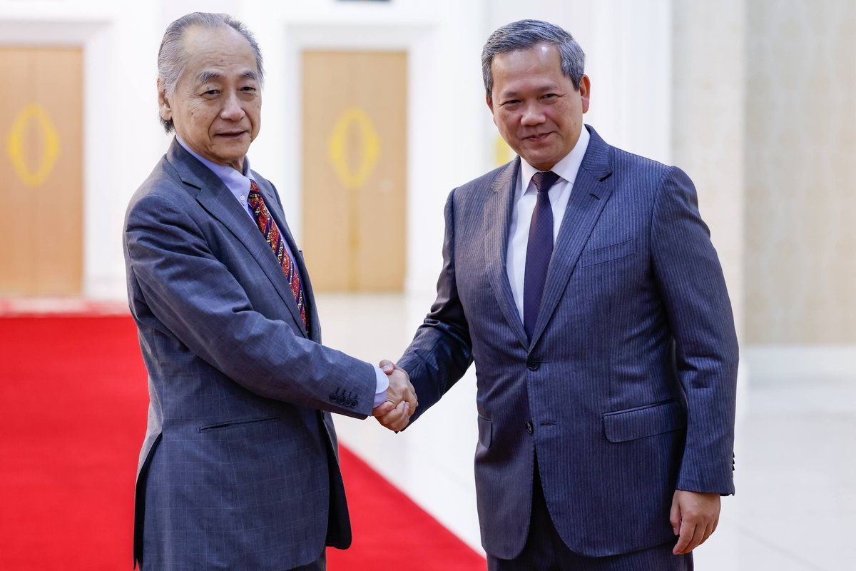 洪玛奈总理在和平大厦会见日本-柬埔寨协会主席高桥文明,双方就
