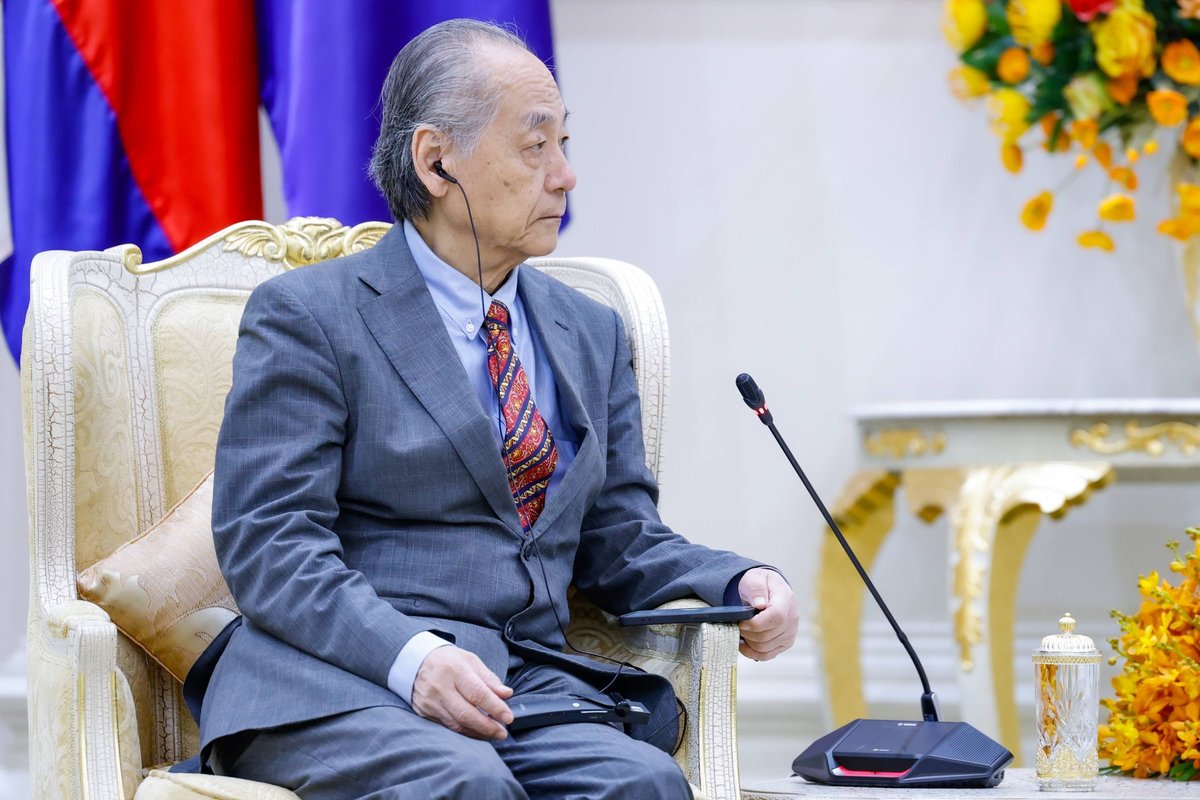 洪玛奈总理在和平大厦会见日本-柬埔寨协会主席高桥文明,双方就