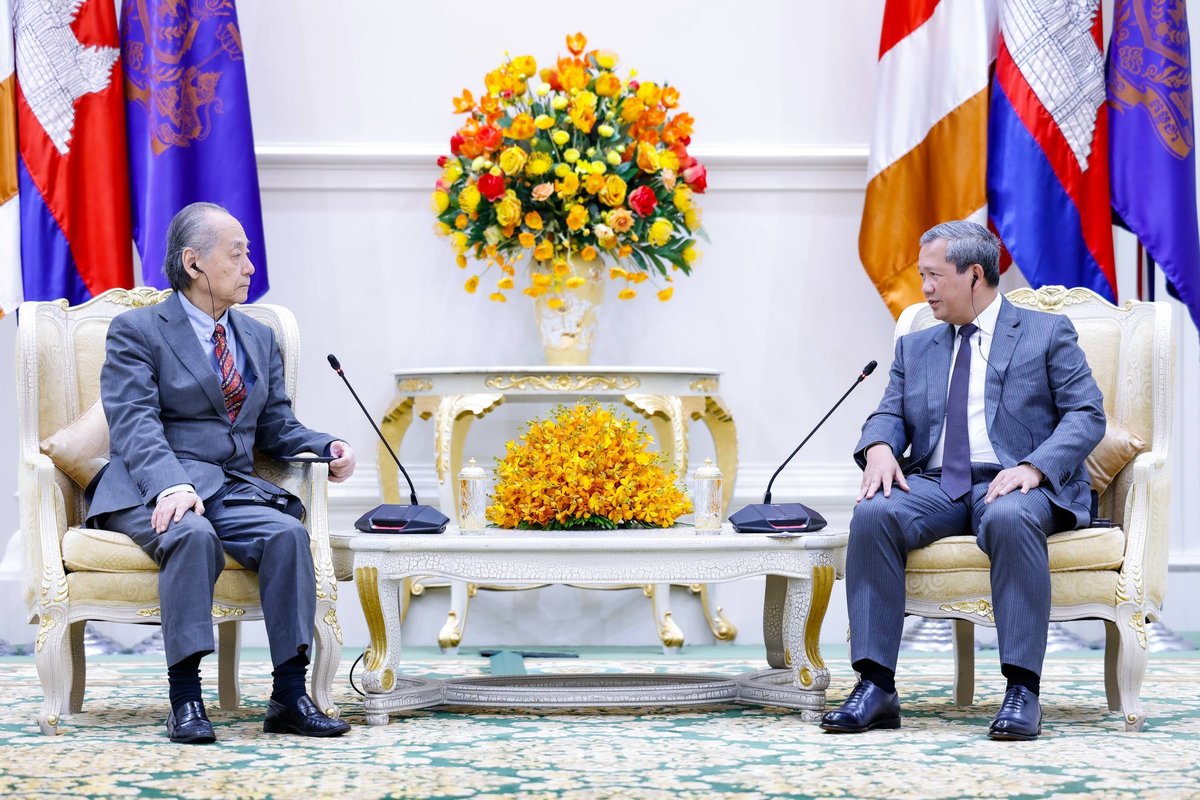 洪玛奈总理在和平大厦会见日本-柬埔寨协会主席高桥文明,双方就