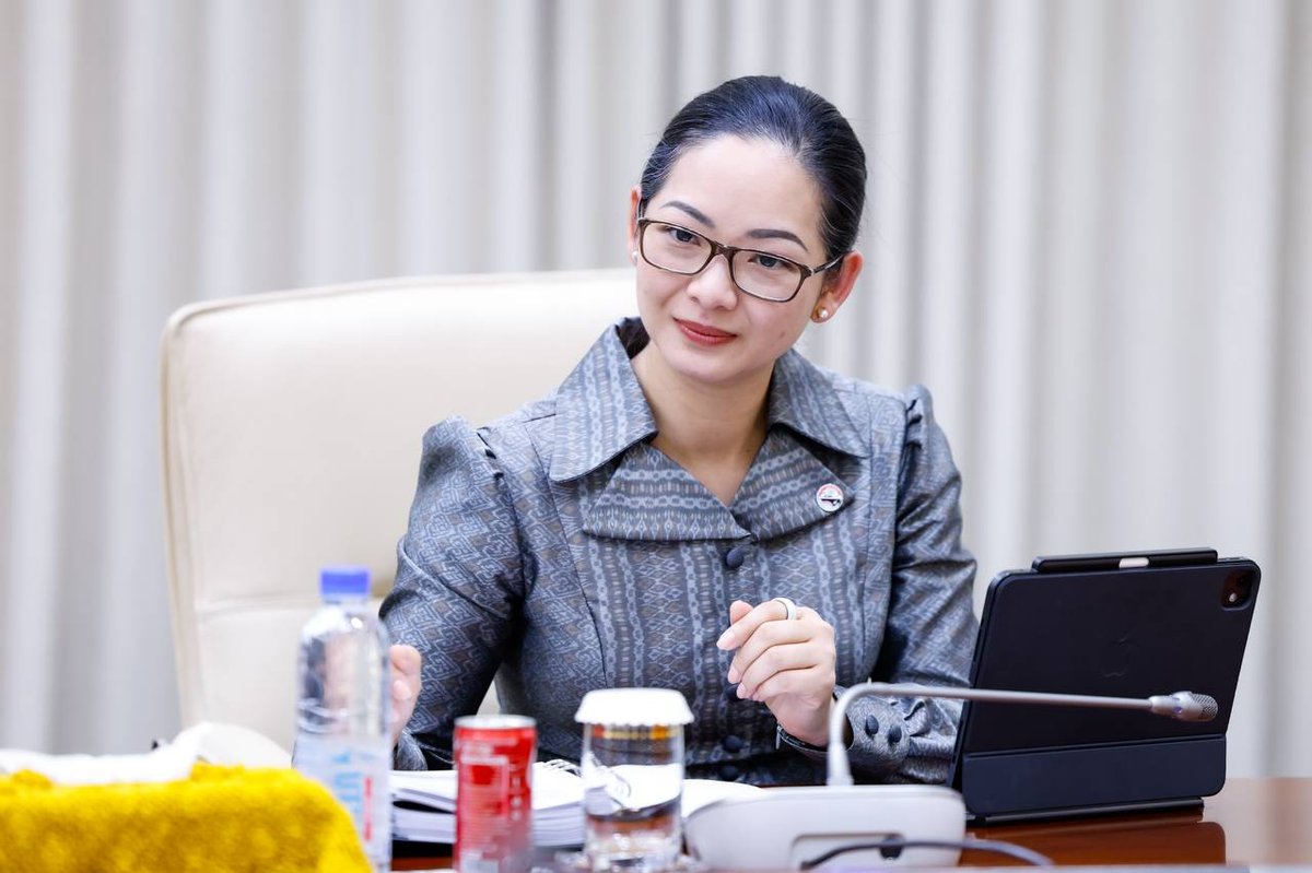 洪玛奈总理于9月10日在和平大厦会见美国商会代表团,双方就加