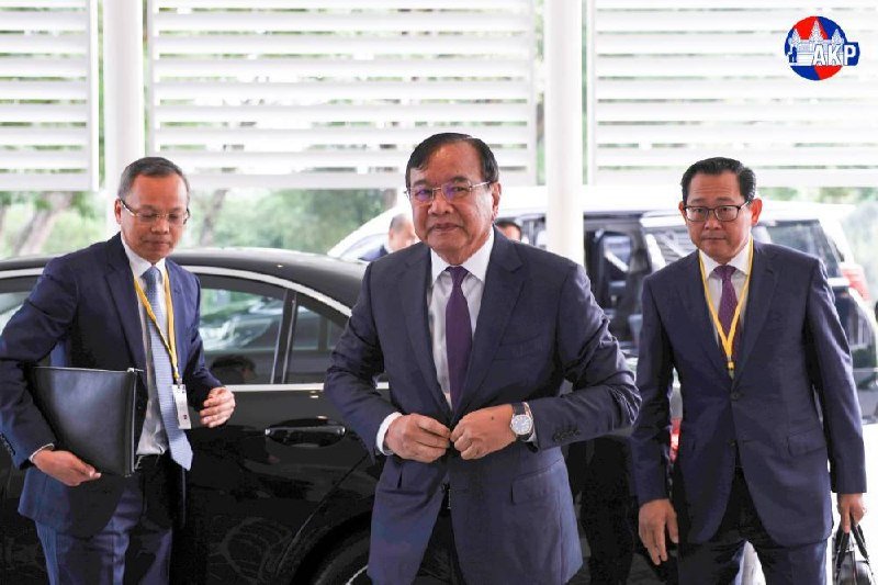 柬埔寨副总理兼外交部长布拉索昆率团在新加坡参加柬泰海域争端调