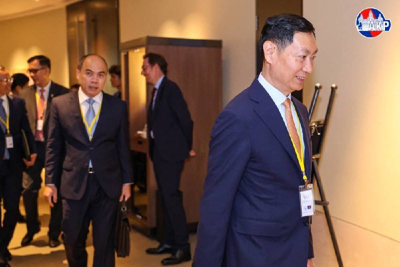 副总理布拉索昆率领柬埔寨代表团及法律专家团队,在新加坡参加U