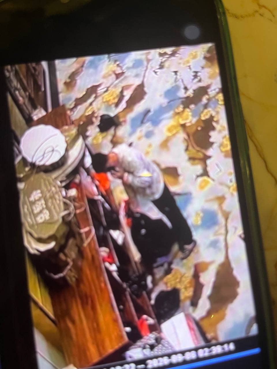 西港双狮酒店发生盗窃案 游客背包被盗寻线索