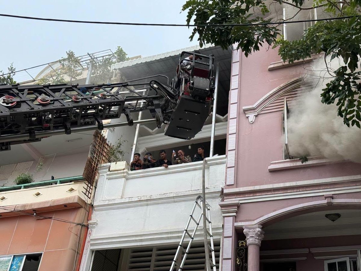 金边俄罗斯市场附近民宅突发火灾 暂无人员伤亡