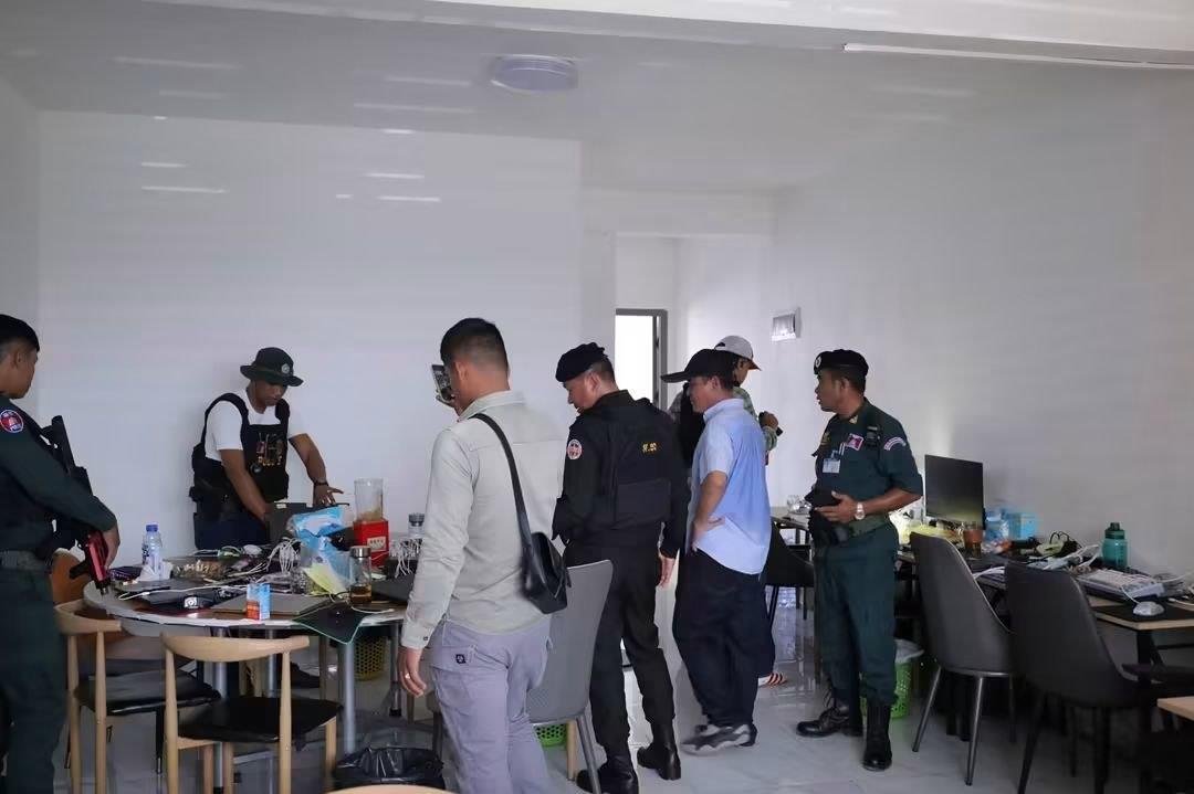 木牌查获电诈窝点 20名外国人被控制