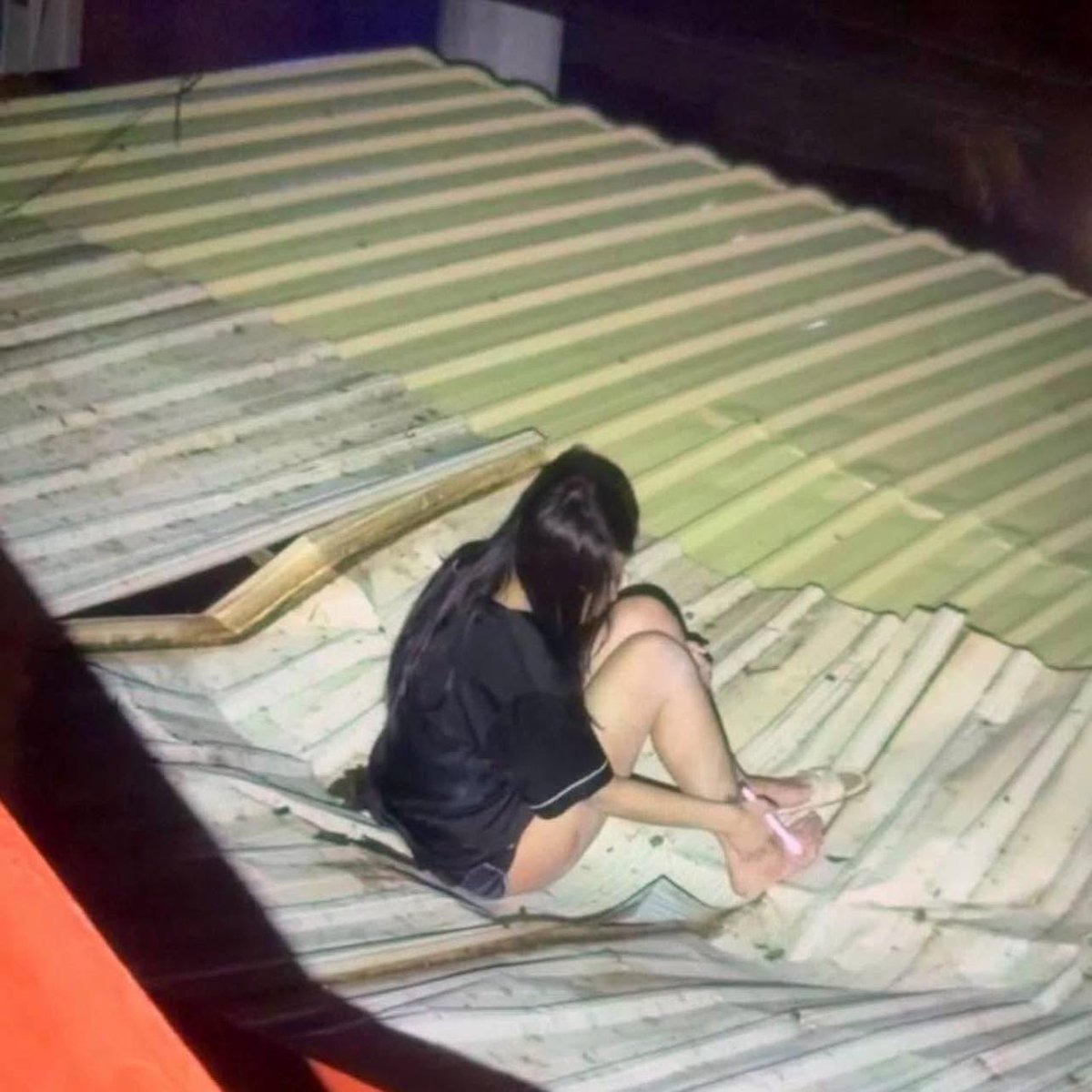 西港女子从8层高楼坠落 奇迹生还并自行离开