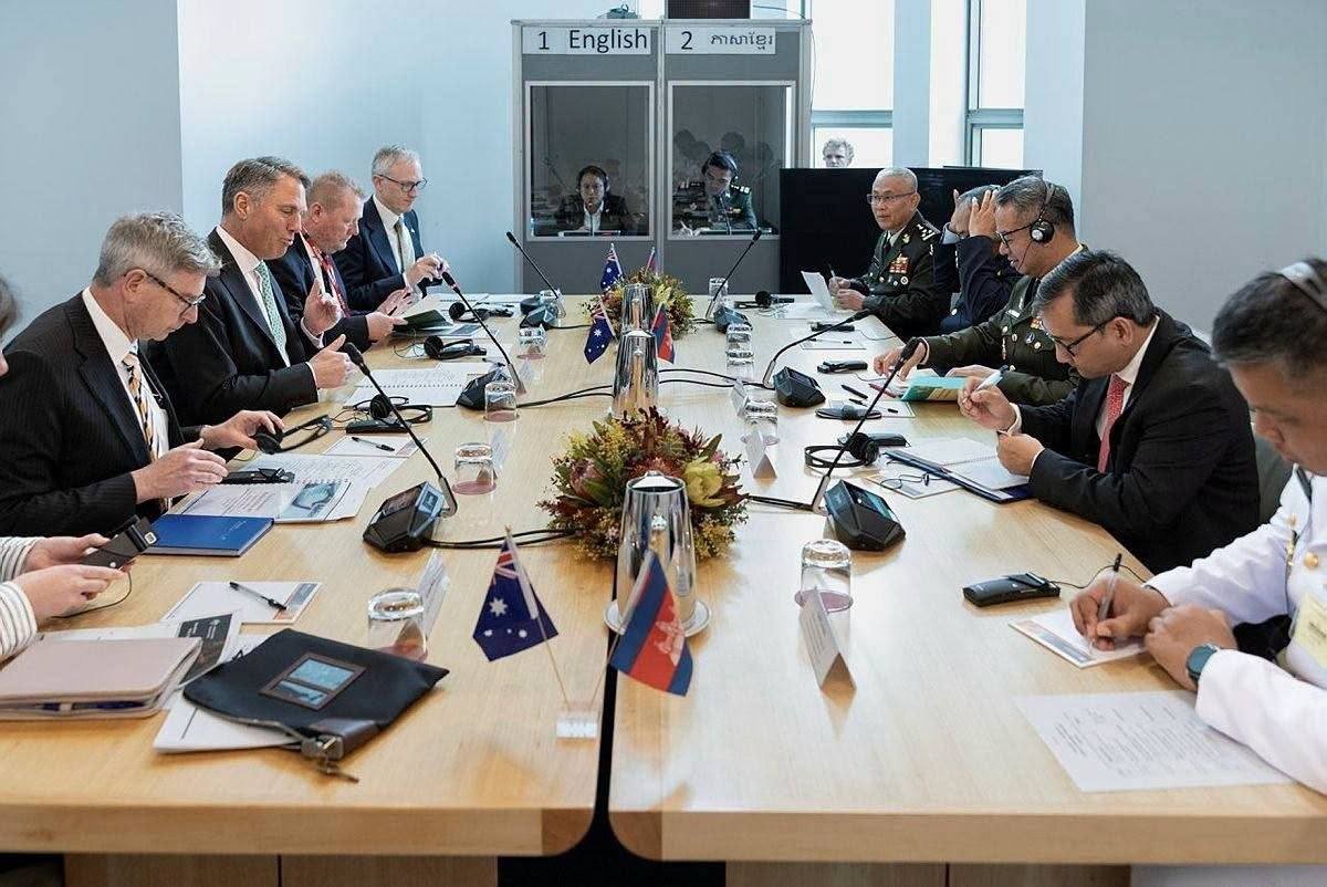 柬埔寨国防部长狄西哈与澳大利亚国防部长理查德·马尔斯举行双边