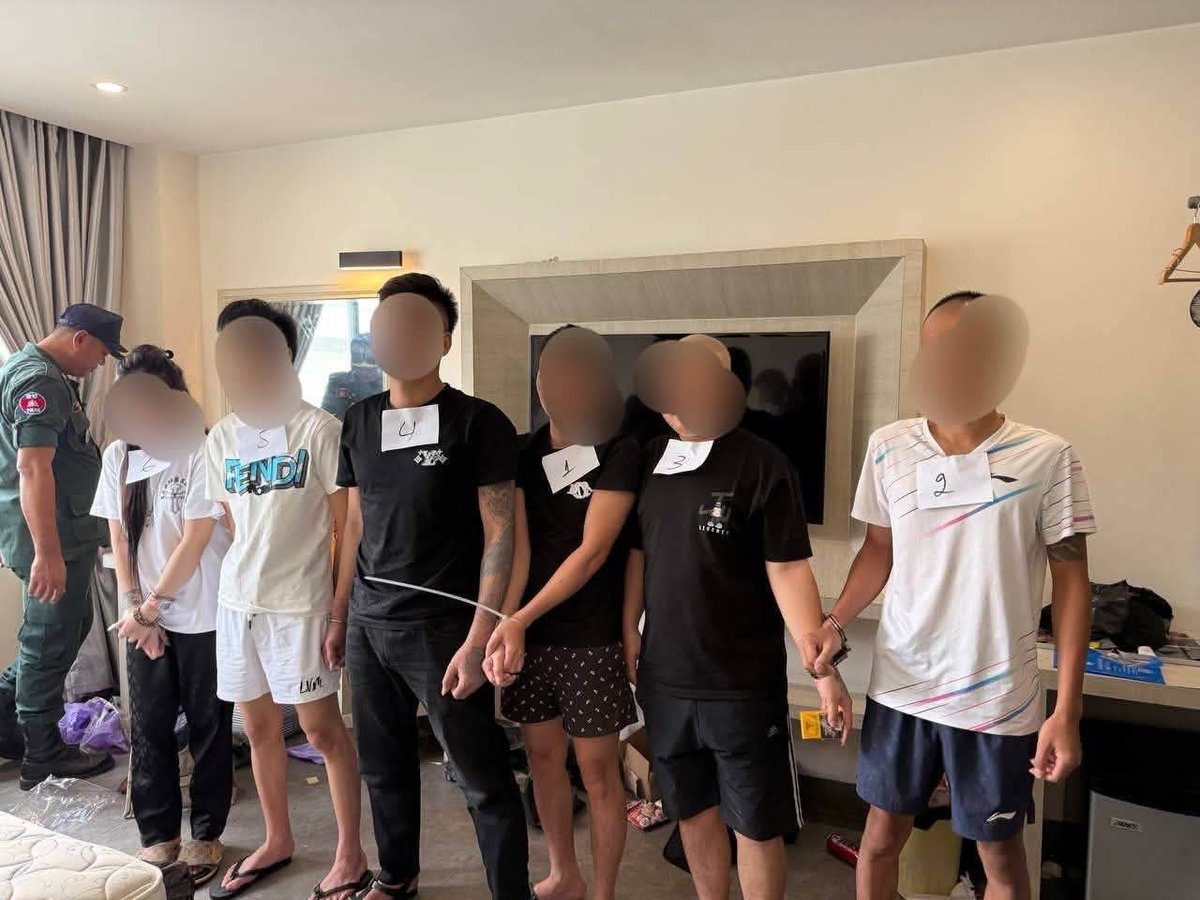 柴桢省巴域市突查酒店 抓获6名越南籍嫌犯并缴获武器