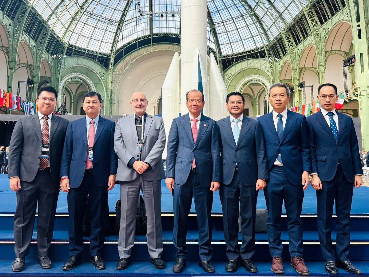 工业科技创新部部长出席巴黎国际航空航天峰会