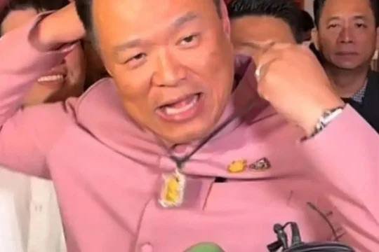 泰国官员因宗教争议照片遭舆论批评
