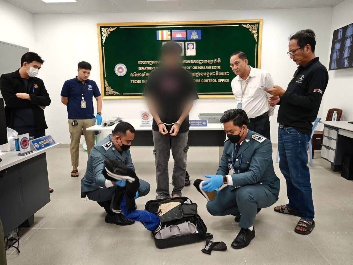外籍旅客在德崇国际机场被查获186克毒品