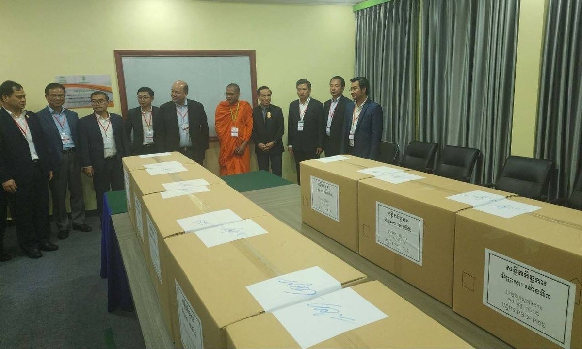 洪玛尼视察司法部及计划部公务员考试阅卷工作