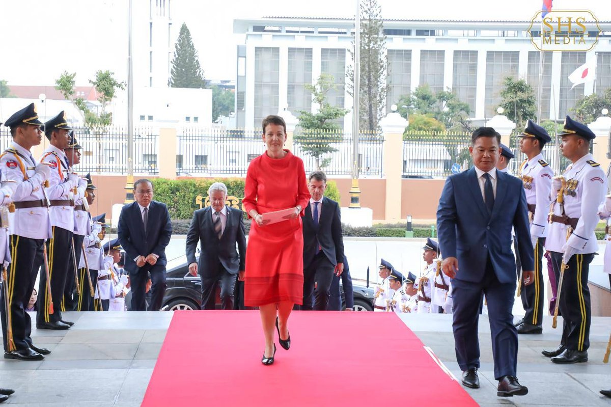 洪森在金边参议院会见德国新任驻柬埔寨大使Silke Röfe