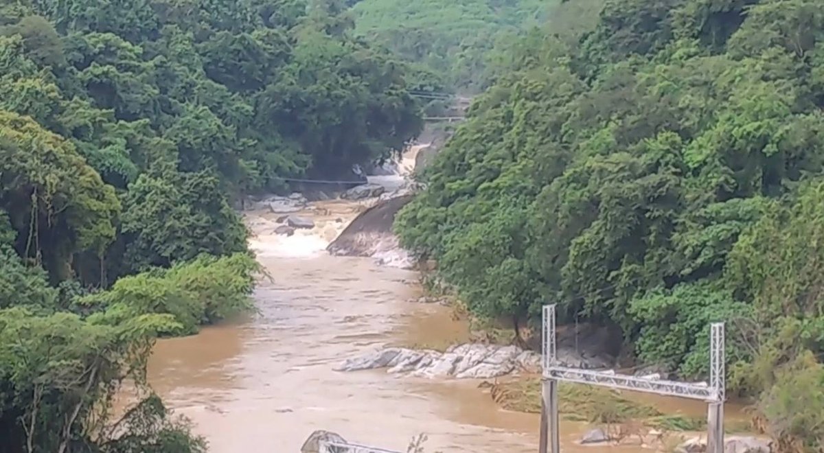 中国南方遭遇极端暴雨引发洪涝及山体滑坡
