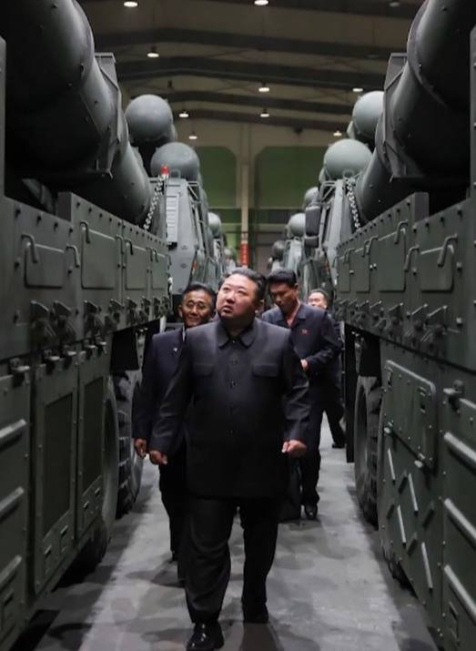 朝鲜领导人金正恩近日强调,需将人工智能技术整合至武器系统及火