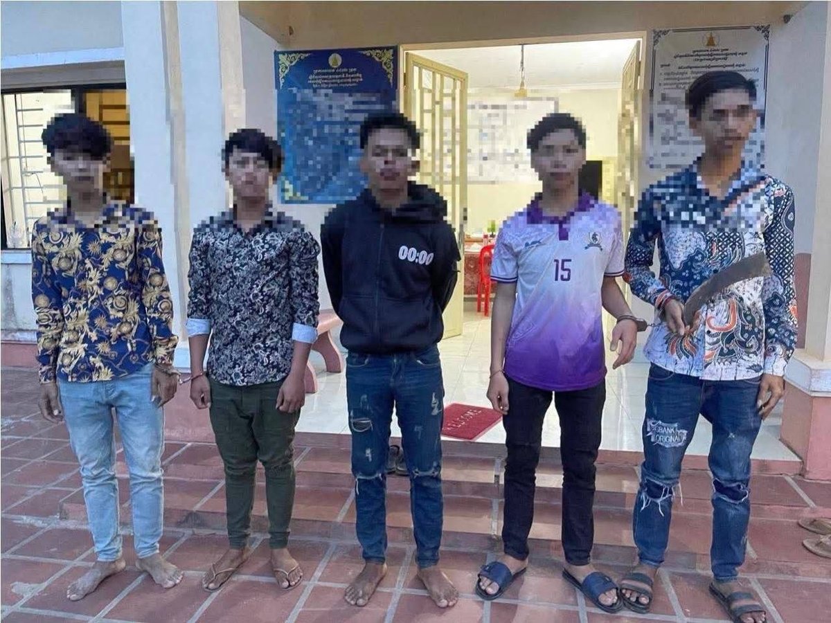 干拉省警方在磅罗县抓获5名自称“PT”的青少年团伙成员,涉嫌