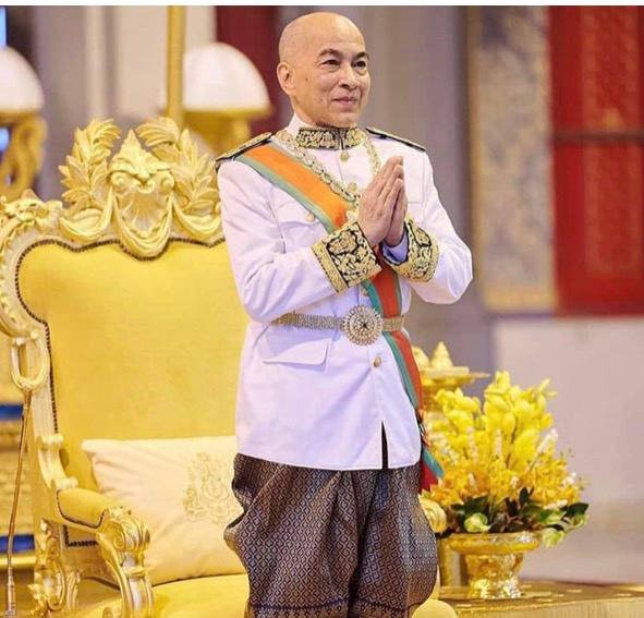 西哈莫尼国王发表亡人节寄语 呼吁民众传承民族文化