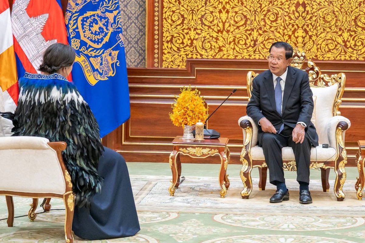 洪森代国家元首接见新西兰新任驻柬大使