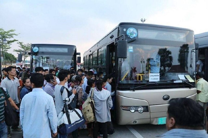 亡人节免费巴士服务开放 600辆车往返全国