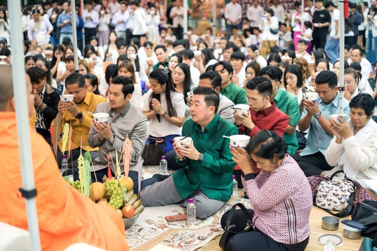 在韩柬埔寨劳工举行亡人节庆祝活动