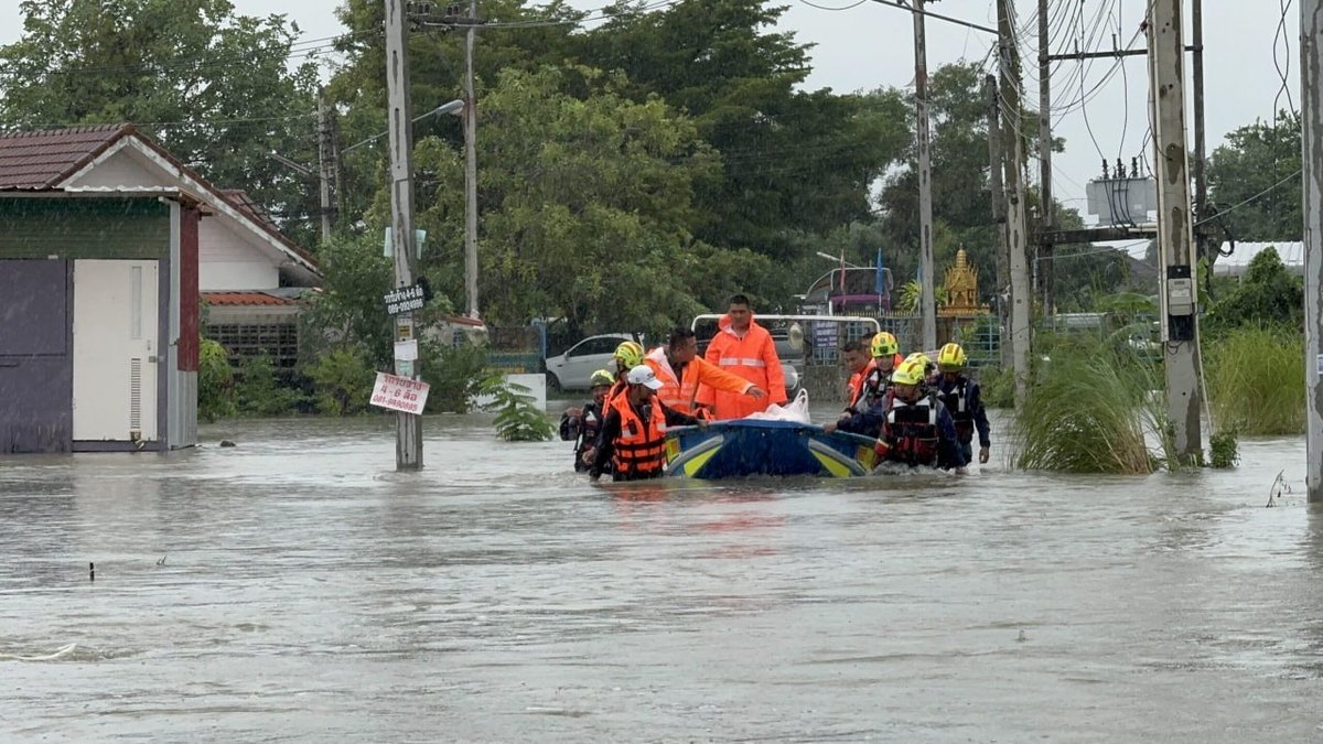 据CNC报道,泰国曼谷周边省份遭遇严重洪灾,当地民众称这是近