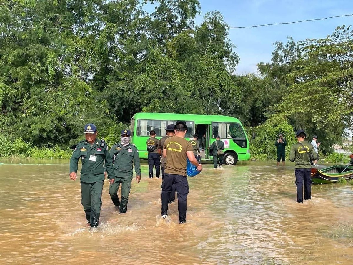 班迭棉吉省蒙哥波雷县洪水水位持续上涨,淹没安全避难所,当局已