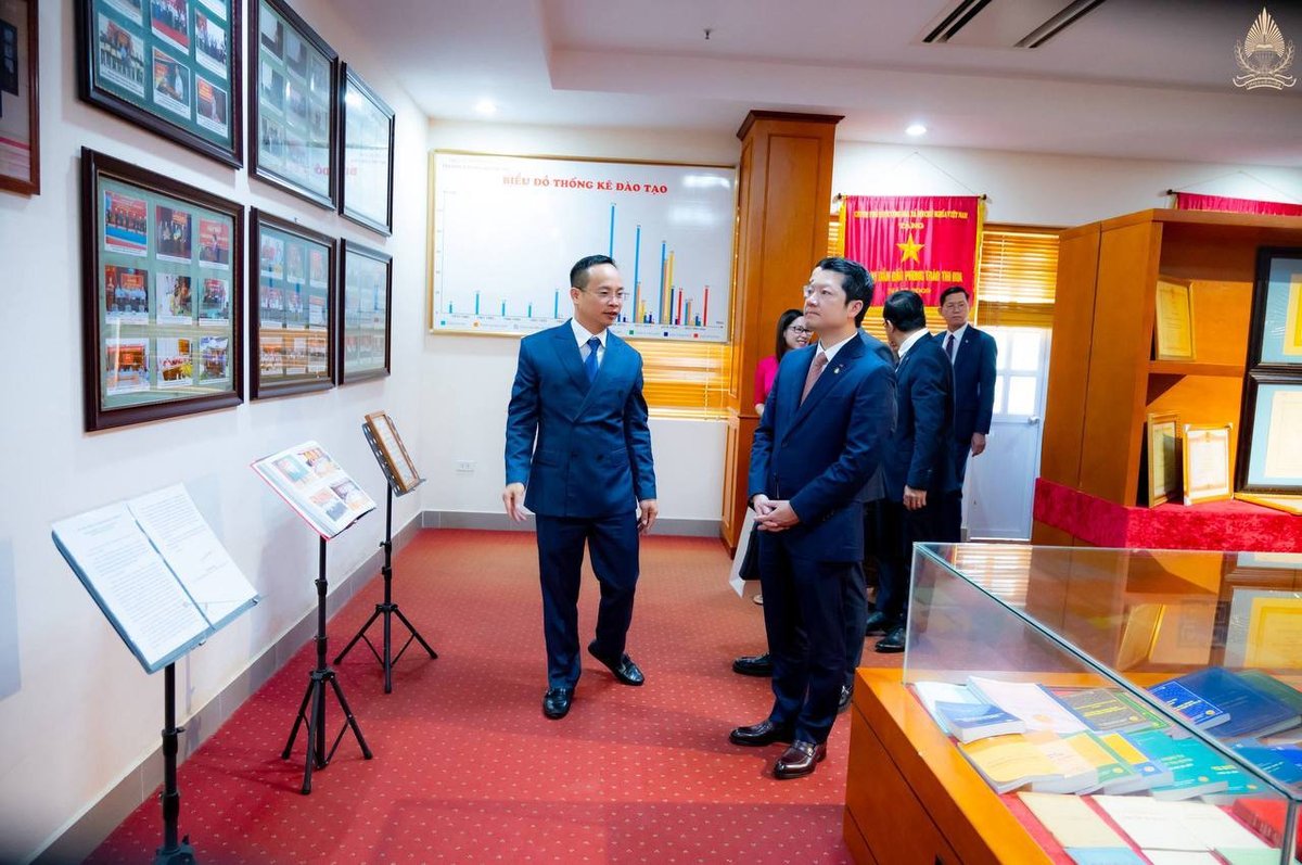 柬埔寨旅游部部长苏索肯近日与越南政府监察部门负责人举行工作会