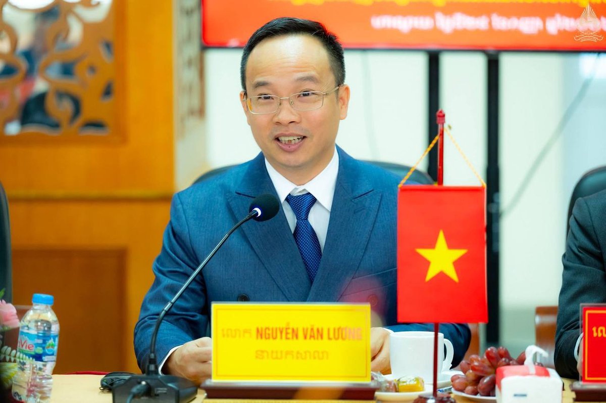 柬埔寨旅游部部长苏索肯近日与越南政府监察部门负责人举行工作会