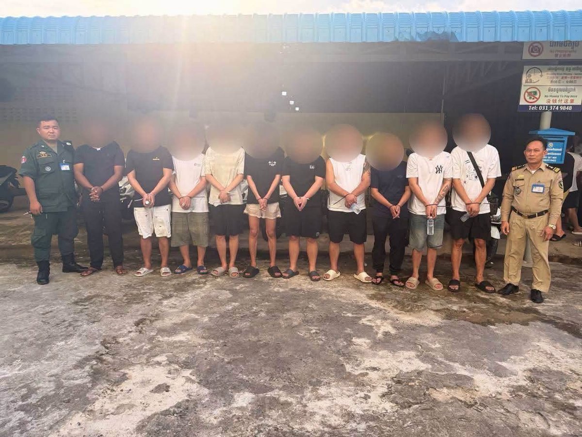 西港警方于8月31日突袭第4分区一处别墅,查获37名涉案人员