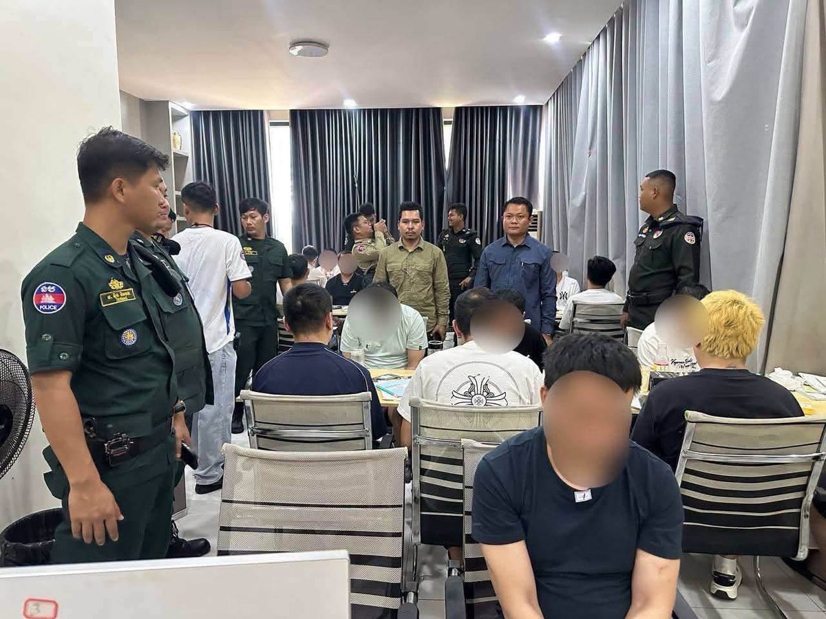 西港警方于8月31日突袭第4分区一处别墅,查获37名涉案人员