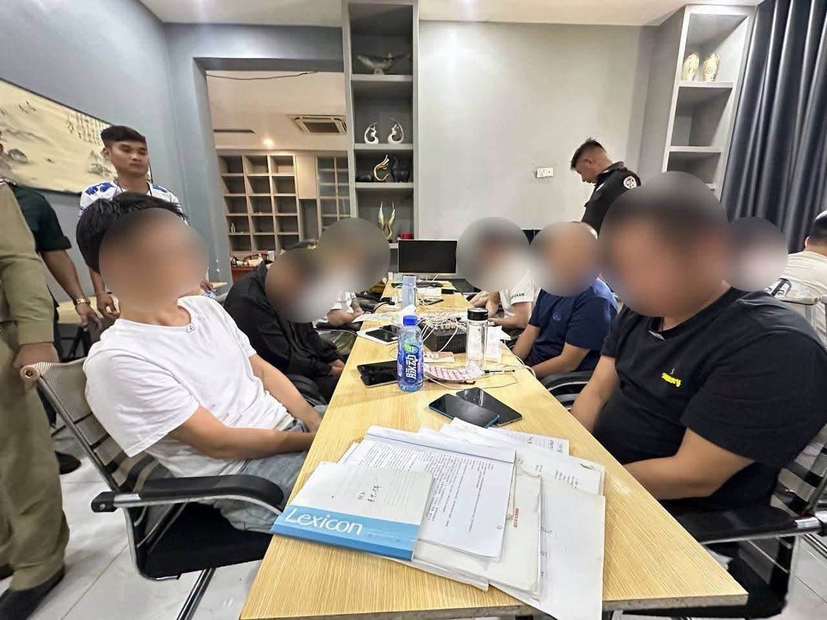 西港警方于8月31日突袭第4分区一处别墅,查获37名涉案人员