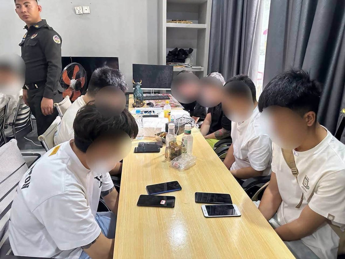 西港警方于8月31日突袭第4分区一处别墅,查获37名涉案人员