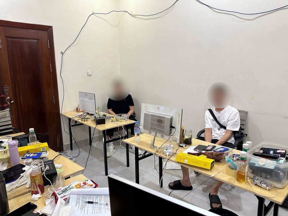 西港警方于8月31日突袭第4分区一处别墅,查获37名涉案人员