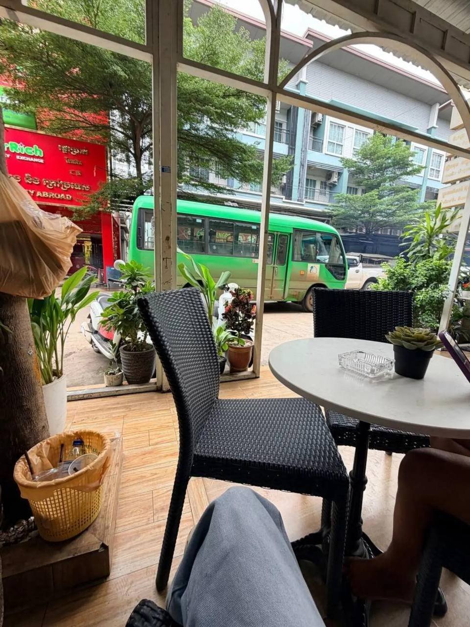 波贝Paramax转运点开展涉案人员遣返