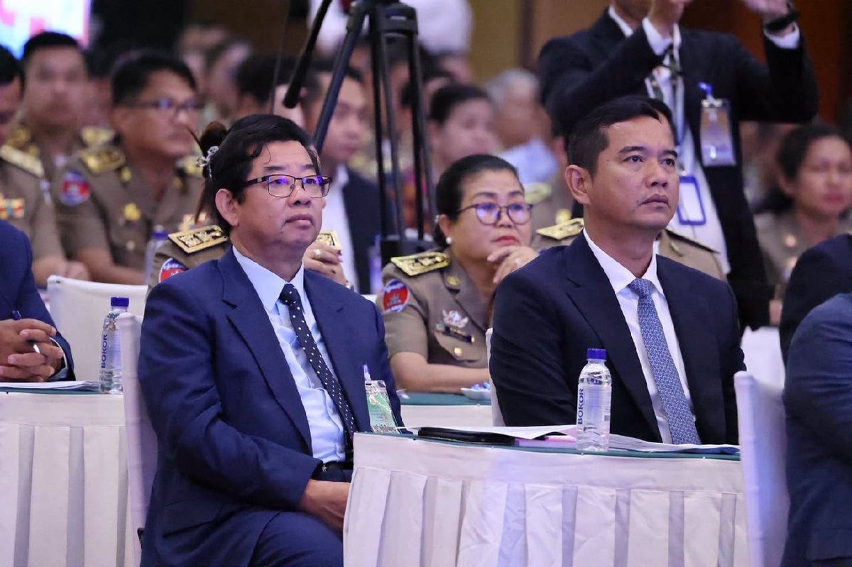 暹粒省政府举行会议,总结第五届乡分区理事会的工作成果,并发布