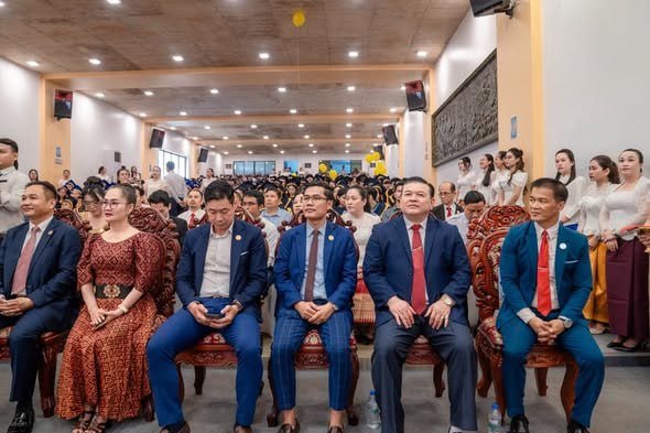 暹粒省举行2025-2026学年优秀学生颁奖典礼
