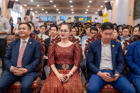 暹粒省举行2025-2026学年优秀学生颁奖典礼