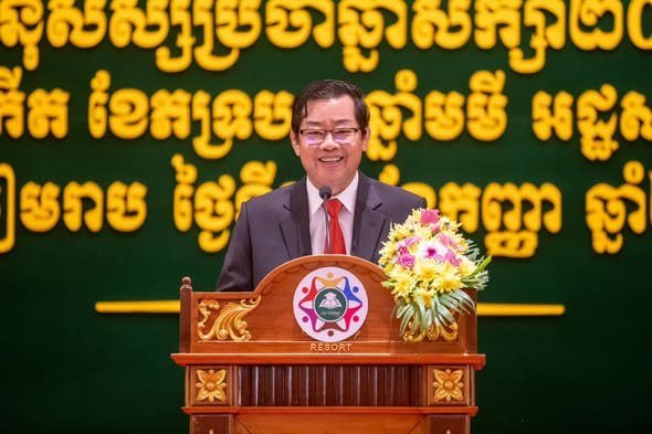 暹粒省议会主席高度评价环球学校人才培养贡献